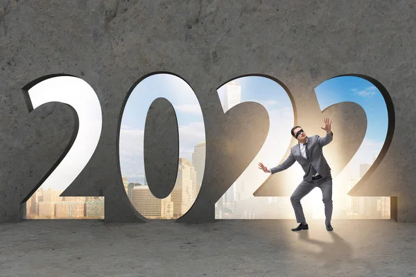 Έννοια του έτους 2022 με επιχειρηματία — Φωτογραφία Αρχείου