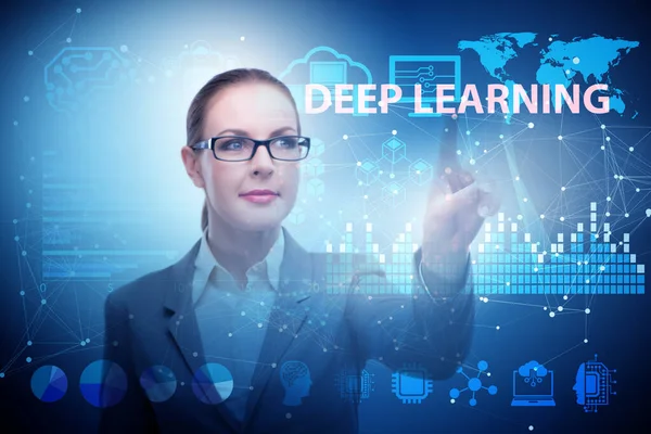 Deep learning concept met zakenman druk op de knop — Stockfoto