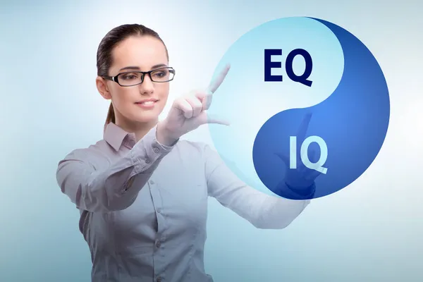 İş kadınlarında EQ ve IQ beceri kavramları — Stok fotoğraf