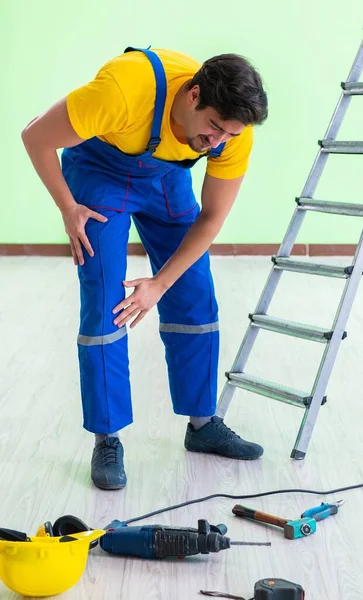 Lavoratore ferito sul luogo di lavoro — Foto Stock