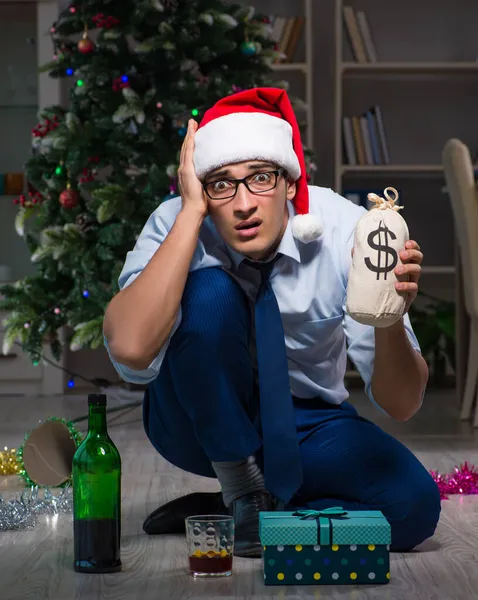 Empresário celebrando o Natal em casa sozinho — Fotografia de Stock