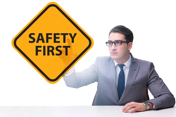 Primul concept de siguranță cu omul de afaceri — Fotografie, imagine de stoc