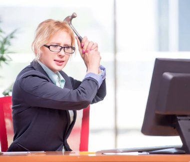 Ofiste çalışan iş kadını.