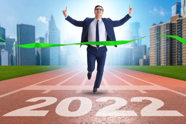 Επιχειρηματίας τρέχει στο έτος 2022 — Φωτογραφία Αρχείου