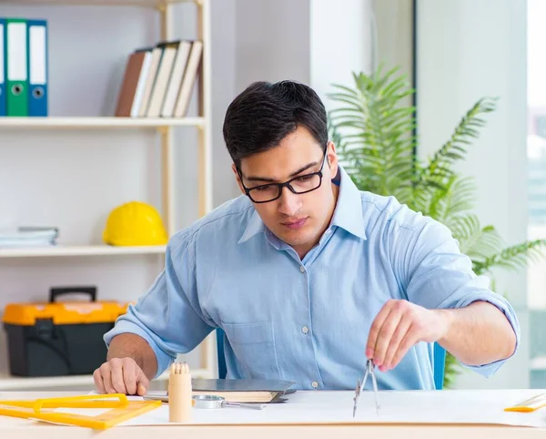 Construction engineer working on new project — Stock Photo, Image