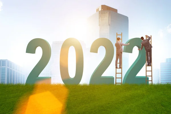 Conceito de ano novo de 2022 com pessoas de negócios — Fotografia de Stock