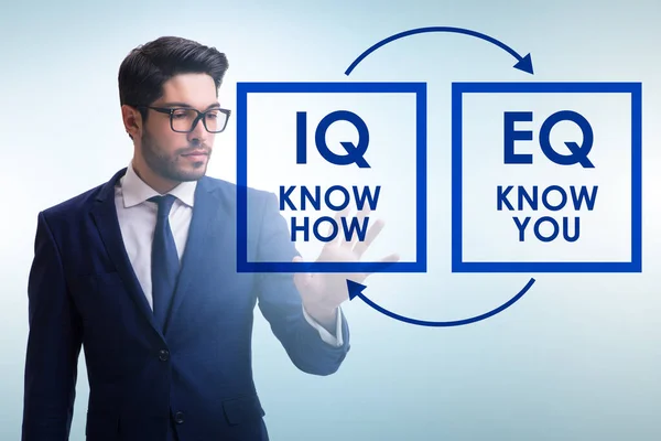 EQ en IQ vaardigheden concepten met zakenman — Stockfoto