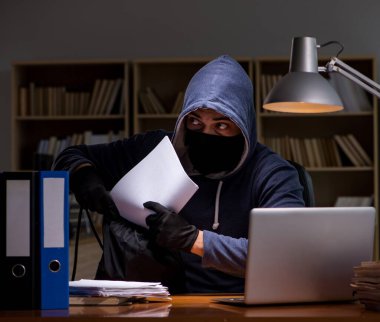 Hacker ev bilgisayarından kişisel verileri çalıyor