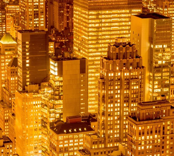 Nachtzicht van New York Manhattan tijdens zonsondergang — Stockfoto