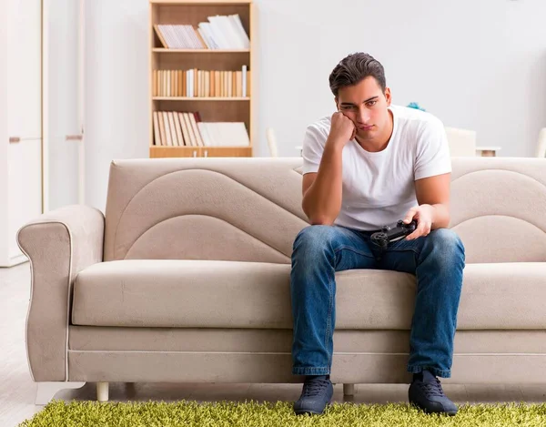 Man addicted to computer games — Stock Photo, Image