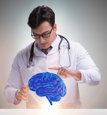 Tıbbi konseptte beyni olan bir erkek doktor.