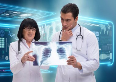 iki doktor x-ray görüntü arıyor