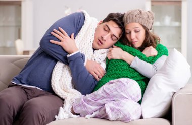 Hasta karı ve koca evde.