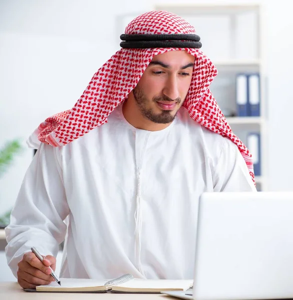 Arab businessman working in the office — Stock Photo, Image