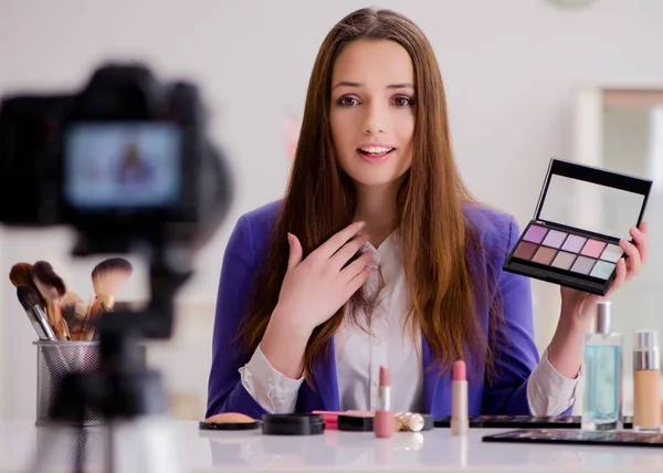 Beauty fashion blogger recording video — Stock Photo, Image