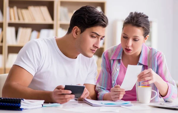 Young family discussing family finances — Stock Photo, Image