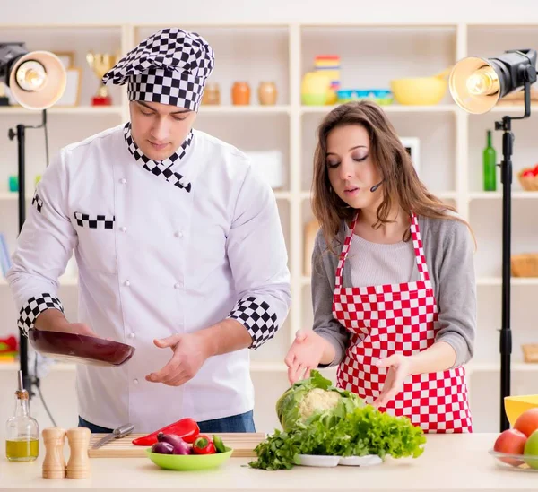 Comida cocina tv show en el estudio — Foto de Stock