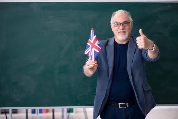 Old male english language teacher in the classroom — Stock Photo, Image