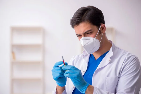 Young male doctor in vaccination concept — Stock Photo, Image