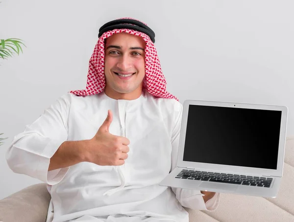 Giovane imprenditore arabo nel concetto di business — Foto Stock