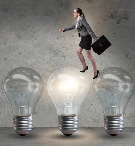Empresária em conceito de nova ideia com lâmpada — Fotografia de Stock