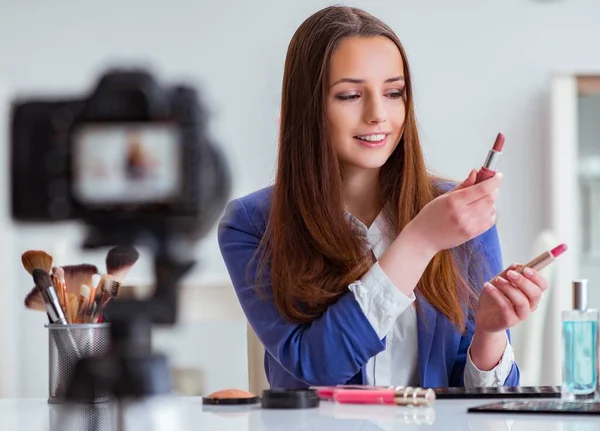 Beauty módní blogger nahrávání videa — Stock fotografie