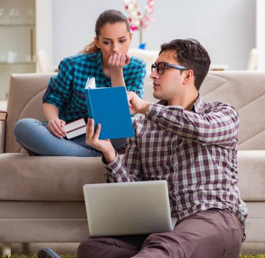 Üniversite sınavlarına hazırlanan öğrenciler