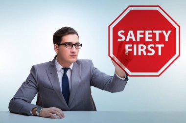 İş adamlarında güvenlik önce gelir.