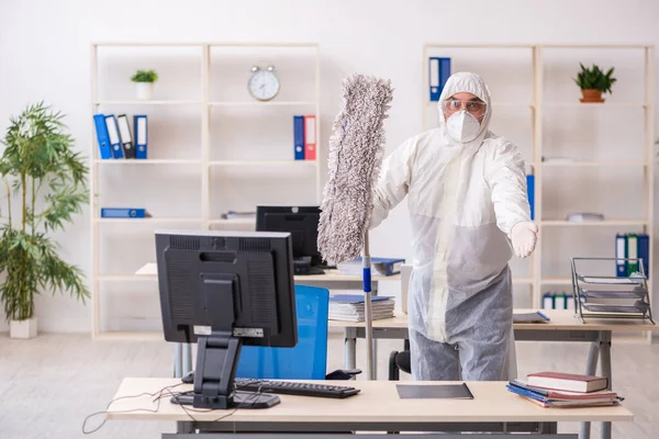 Old male contractor in office disinfection concept — Stock Photo, Image