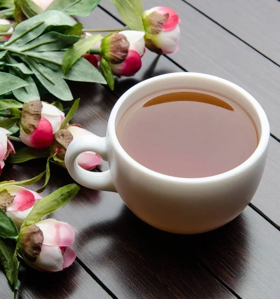 Tasse de thé dans le concept de restauration — Photo