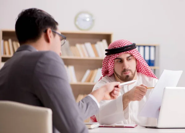 Diverso concepto de negocio con hombre de negocios árabe —  Fotos de Stock