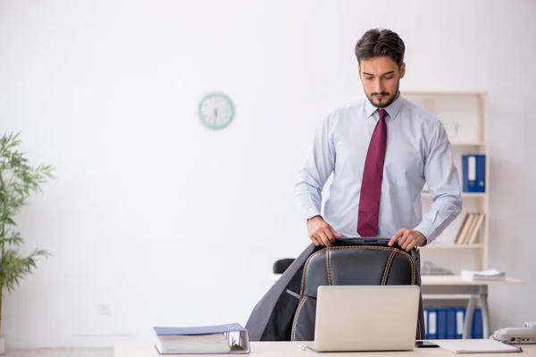 Young male employee working in the office — Stock Photo, Image