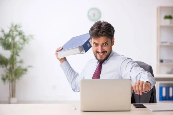Young male employee working in the office — Stock Photo, Image
