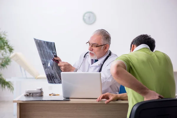 Young man visiting old male doctor radiologist — Stock Photo, Image