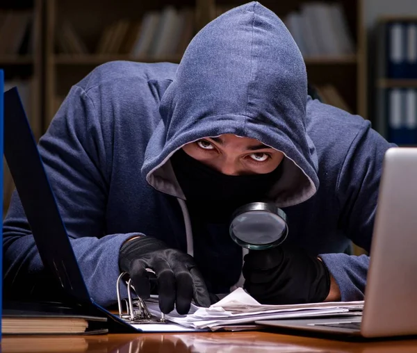 Hacker stealing personal data from home computer — Stock Photo, Image
