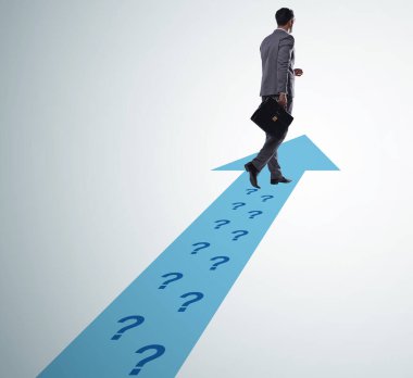 İş adamı sorgulanan patikadan uzaklaşıyor