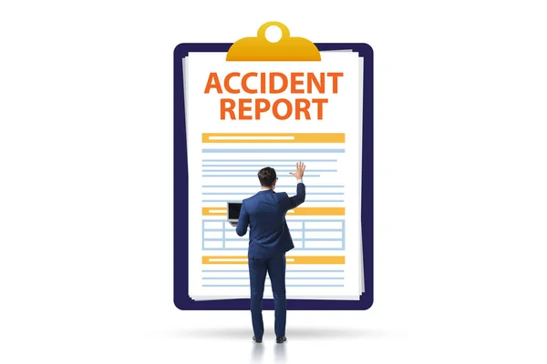 Vyplnění zprávy o nehodě v konceptu pojištění — Stock fotografie