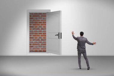 Tuğladan kapısı olmayan bir iş adamı.
