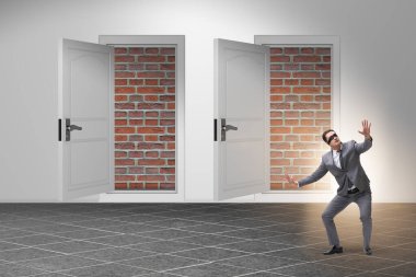 Tuğladan kapısı olmayan bir iş adamı.