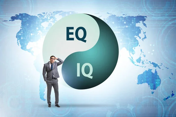 İş adamlarıyla EQ ve IQ beceri kavramları — Stok fotoğraf