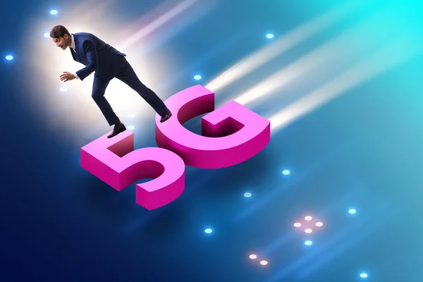 5G teknoloji telekomünikasyon konsepti - izometrik projeksiyon — Stok fotoğraf