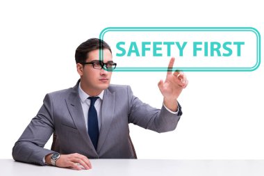 İş adamlarında güvenlik önce gelir.