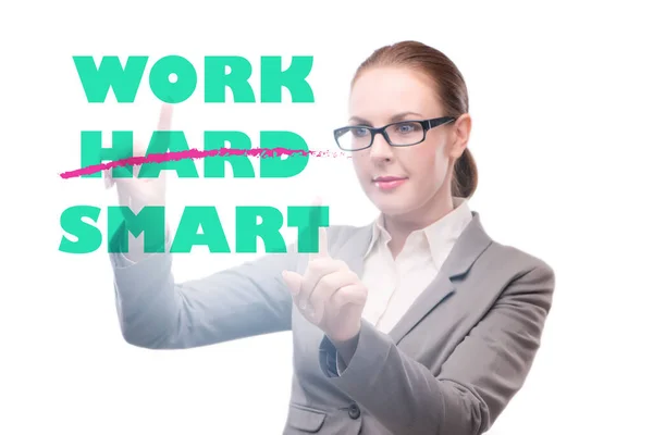 Geschäftsfrau bei der Arbeit smart nicht hart Konzept — Stockfoto