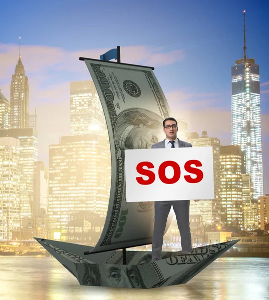 Zakenman vraagt om hulp met SOS bericht op boot — Stockfoto