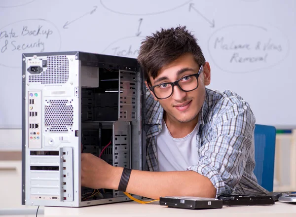 The young it specialist in front of the whiteboard — Stock Photo, Image