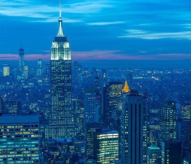 Günbatımında New York Manhattan 'ın gece manzarası