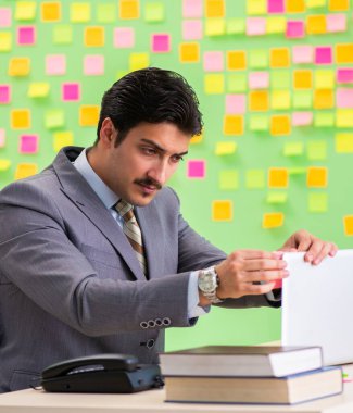 Çelişkili öncelikleri olan bir iş adamı