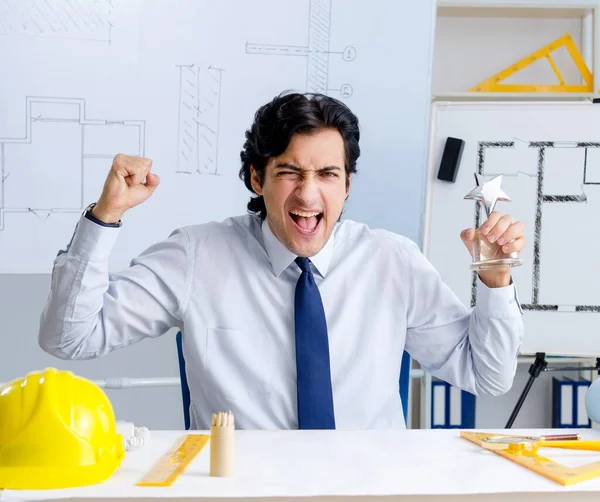 The young handsome architect working on the project — Stock Photo, Image