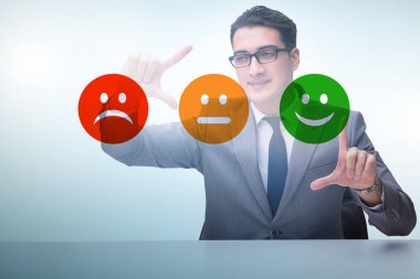 Müşteri geribildirim kavramında iş adamı