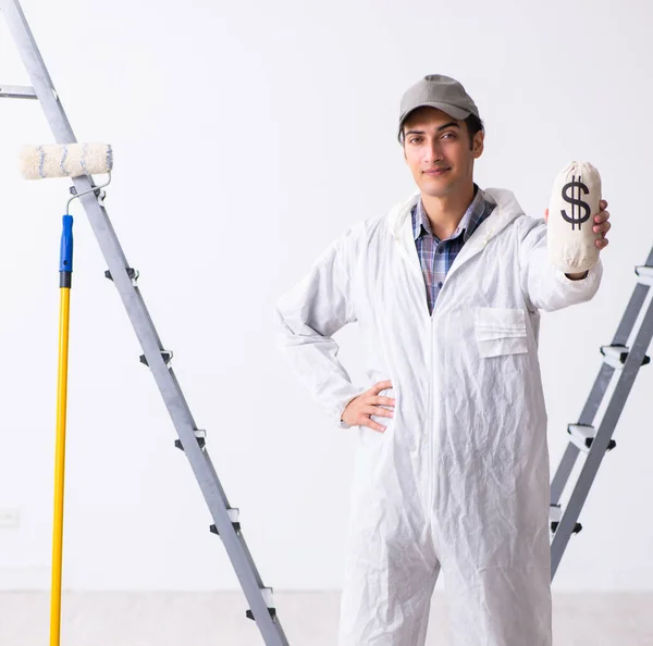 Pintor trabajando en obra — Foto de Stock